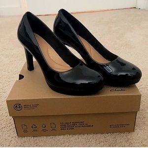 Clark's- Ambyr Jo Patent Black Leather Pumps